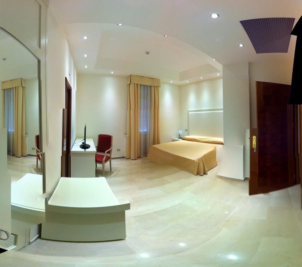 Hotel Europa フォッジア エクステリア 写真